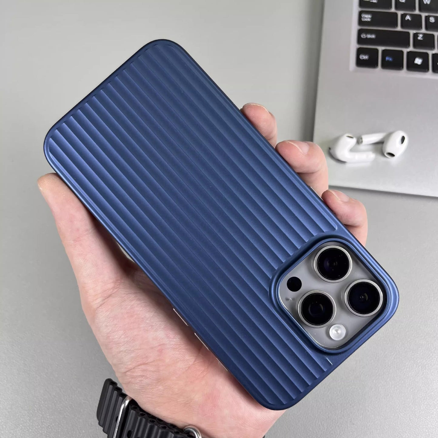 Metal stripped case
